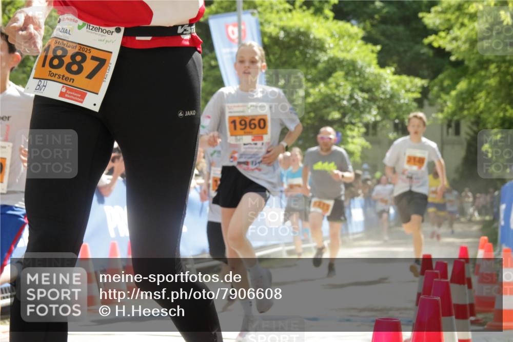 17.05.2025 - Störlauf H.Heesch http://msf.ph/oto/7906608 17.05.2025 15:29:13 Ziel 2025, 1887, 3, 1960, 214 meine-sportfotos.de