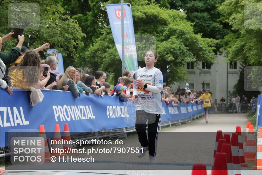 17.05.2025 - Störlauf H.Heesch http://msf.ph/oto/7907551 17.05.2025 15:24:54 Ziel 1998 meine-sportfotos.de
