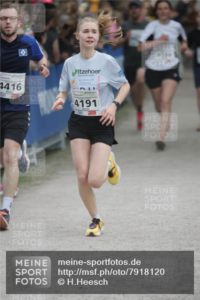 17.05.2025 - Störlauf H.Heesch http://msf.ph/oto/7918120 17.05.2025 18:59:00 Ziel 2025, 4416, 2025, 4191 meine-sportfotos.de