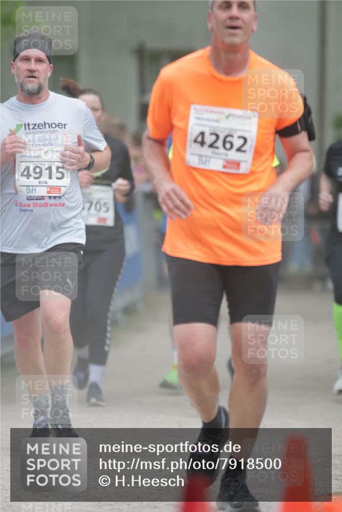 17.05.2025 - Störlauf H.Heesch http://msf.ph/oto/7918500 17.05.2025 18:59:40 Ziel 2025, 4915, 705, 4262 meine-sportfotos.de