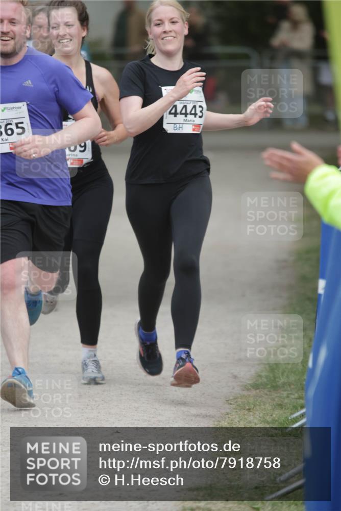 17.05.2025 - Störlauf H.Heesch http://msf.ph/oto/7918758 17.05.2025 19:11:09 Ziel 2025, 565, 09, 2025, 4443 meine-sportfotos.de