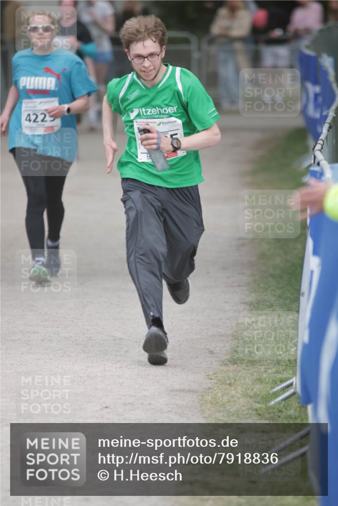 17.05.2025 - Störlauf H.Heesch http://msf.ph/oto/7918836 17.05.2025 19:11:20 Ziel 422, 025 meine-sportfotos.de