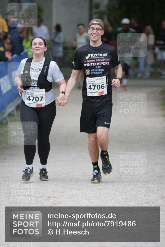17.05.2025 - Störlauf H.Heesch http://msf.ph/oto/7919486 17.05.2025 19:16:35 Ziel 4707, 2015, 4706 meine-sportfotos.de