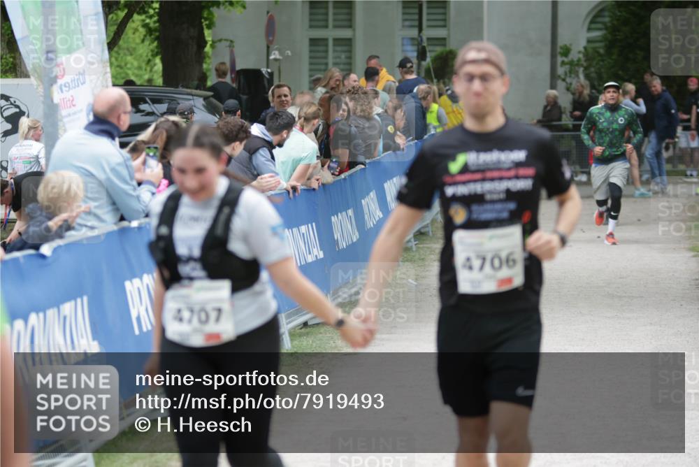 17.05.2025 - Störlauf H.Heesch http://msf.ph/oto/7919493 17.05.2025 19:16:38 Ziel 4706, 4707 meine-sportfotos.de
