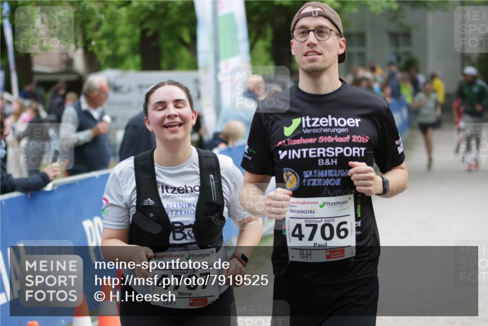 17.05.2025 - Störlauf H.Heesch http://msf.ph/oto/7919525 17.05.2025 19:16:40 Ziel 2025, 4707, 2019, 2025, 4706 meine-sportfotos.de