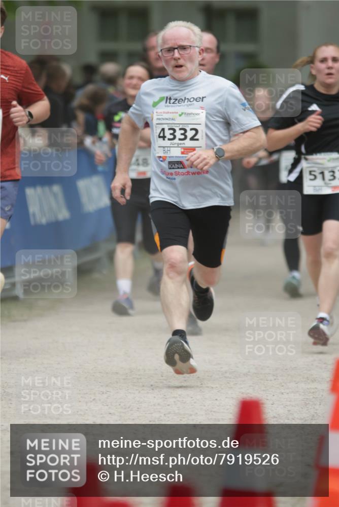17.05.2025 - Störlauf H.Heesch http://msf.ph/oto/7919526 17.05.2025 19:01:27 Ziel 2025, 4332, 7, 0, 513 meine-sportfotos.de