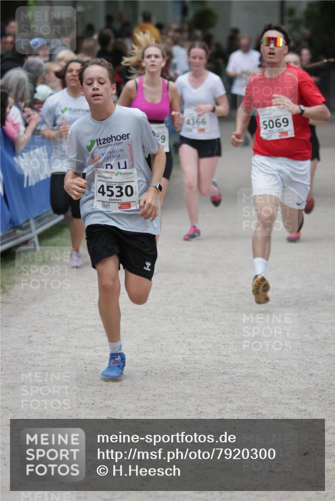 17.05.2025 - Störlauf H.Heesch http://msf.ph/oto/7920300 17.05.2025 19:03:13 Ziel 2025, 4530, 4366, 5069 meine-sportfotos.de