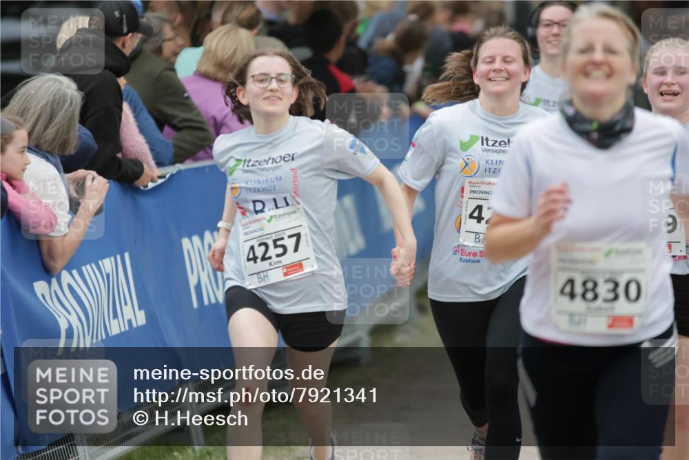 17.05.2025 - Störlauf H.Heesch http://msf.ph/oto/7921341 17.05.2025 19:07:08 Ziel 2025, 4257, 42, 4830, 9 meine-sportfotos.de