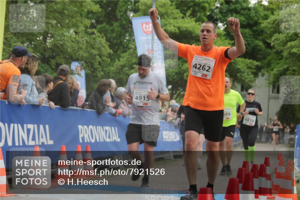 17.05.2025 - Störlauf H.Heesch http://msf.ph/oto/7921526 17.05.2025 18:59:42 Ziel 4915, 4262, 649, 4818 meine-sportfotos.de
