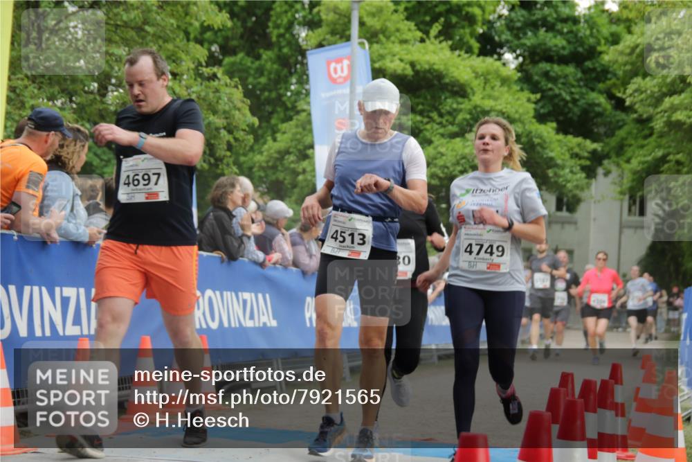 17.05.2025 - Störlauf H.Heesch http://msf.ph/oto/7921565 17.05.2025 19:00:17 Ziel 4697, 4513, 4749 meine-sportfotos.de