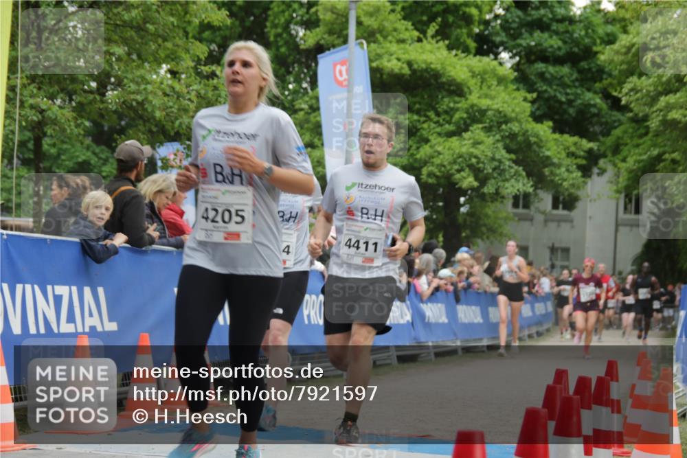 17.05.2025 - Störlauf H.Heesch http://msf.ph/oto/7921597 17.05.2025 19:01:18 Ziel 4205, 4411, 4 meine-sportfotos.de