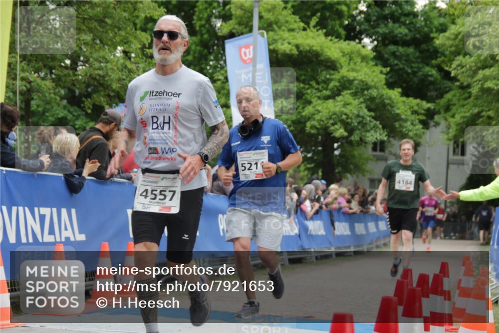 17.05.2025 - Störlauf H.Heesch http://msf.ph/oto/7921653 17.05.2025 19:02:45 Ziel 4557, 521, 4184 meine-sportfotos.de