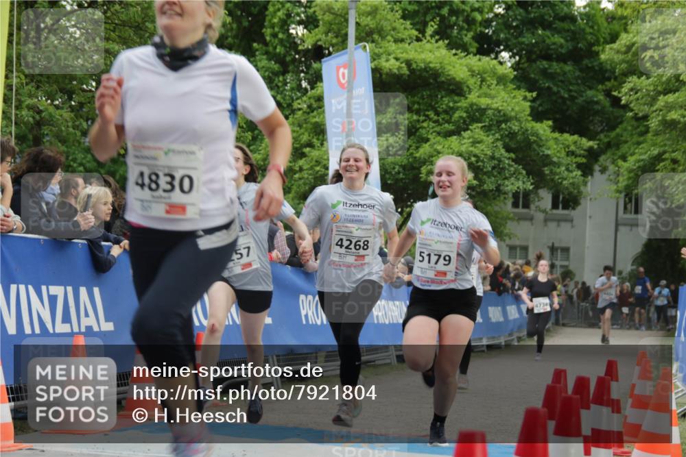 17.05.2025 - Störlauf H.Heesch http://msf.ph/oto/7921804 17.05.2025 19:07:10 Ziel 4830, 722, 199, 57, 4268, 5179, 4734 meine-sportfotos.de