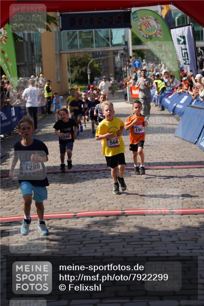 13.06.2025 - Holstenköstenlauf Felixshl http://msf.ph/oto/7922299 13.06.2025 15:36:44 Laufen 284, 418, 422, 423, 558, 566, 674, 679, 943, 1156, 1191, 1290, 1292, 1295, 1901 meine-sportfotos.de