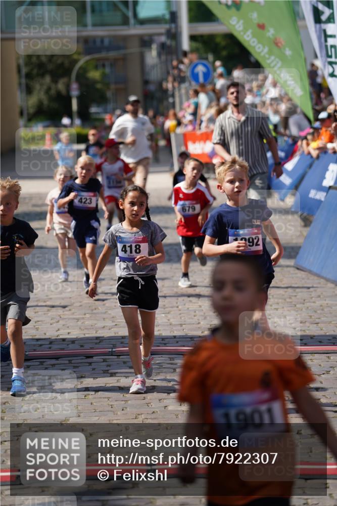 13.06.2025 - Holstenköstenlauf Felixshl http://msf.ph/oto/7922307 13.06.2025 15:36:48 Laufen 284, 418, 422, 423, 558, 566, 674, 679, 943, 1156, 1290, 1292, 1901 meine-sportfotos.de