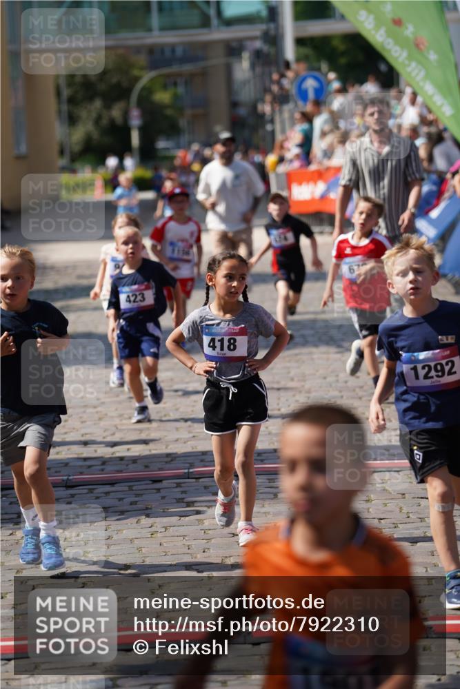 13.06.2025 - Holstenköstenlauf Felixshl http://msf.ph/oto/7922310 13.06.2025 15:36:48 Laufen 284, 418, 422, 423, 558, 566, 674, 679, 943, 1156, 1290, 1292, 1901 meine-sportfotos.de