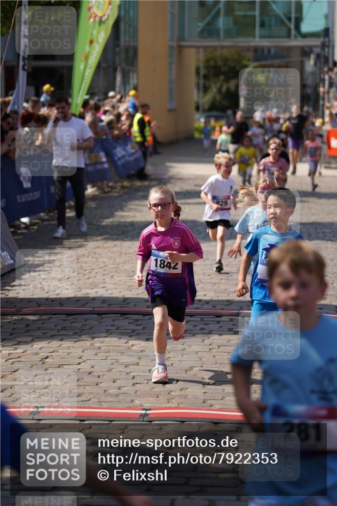 13.06.2025 - Holstenköstenlauf Felixshl http://msf.ph/oto/7922353 13.06.2025 15:37:10 Laufen 30, 59, 275, 281, 562, 667, 829, 1377, 1410, 1842, 1844, 1845 meine-sportfotos.de