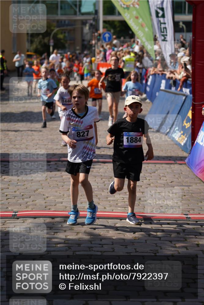13.06.2025 - Holstenköstenlauf Felixshl http://msf.ph/oto/7922397 13.06.2025 15:37:24 Laufen 31, 60, 176, 177, 183, 273, 279, 424, 824, 827, 947, 1378, 1411, 1437, 1441, 1446, 1884 meine-sportfotos.de
