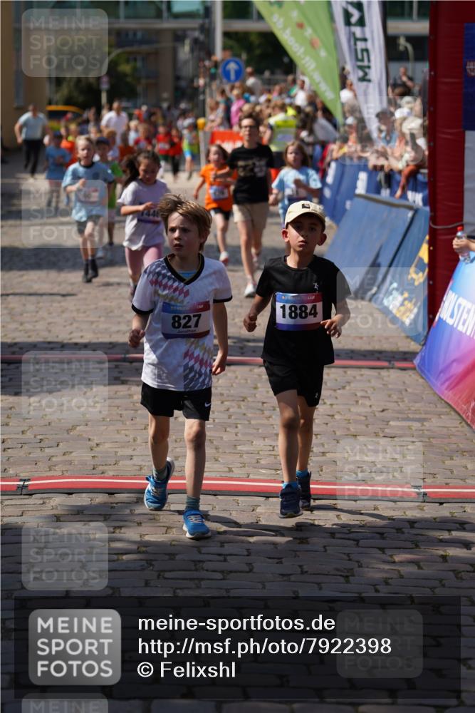 13.06.2025 - Holstenköstenlauf Felixshl http://msf.ph/oto/7922398 13.06.2025 15:37:25 Laufen 31, 60, 176, 177, 273, 279, 824, 827, 947, 1378, 1411, 1437, 1441, 1446, 1863, 1884 meine-sportfotos.de