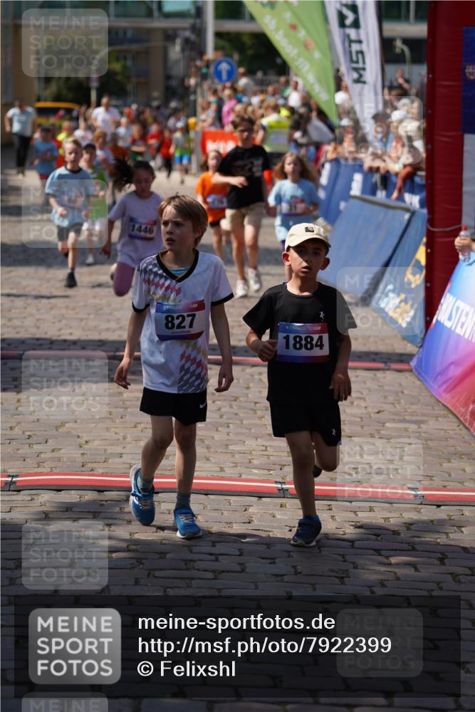 13.06.2025 - Holstenköstenlauf Felixshl http://msf.ph/oto/7922399 13.06.2025 15:37:25 Laufen 31, 60, 176, 177, 273, 279, 824, 827, 947, 1378, 1411, 1437, 1441, 1446, 1863, 1884 meine-sportfotos.de