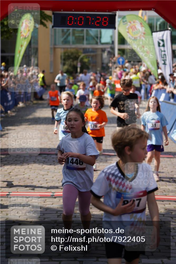13.06.2025 - Holstenköstenlauf Felixshl http://msf.ph/oto/7922405 13.06.2025 15:37:28 Laufen 31, 44, 60, 84, 176, 177, 273, 279, 824, 947, 1199, 1378, 1411, 1437, 1441, 1446, 1447, 1863 meine-sportfotos.de