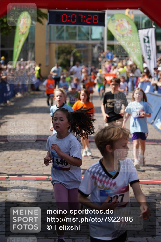 13.06.2025 - Holstenköstenlauf Felixshl http://msf.ph/oto/7922406 13.06.2025 15:37:28 Laufen 31, 44, 60, 84, 176, 177, 273, 279, 824, 947, 1199, 1378, 1411, 1437, 1441, 1446, 1447, 1863 meine-sportfotos.de