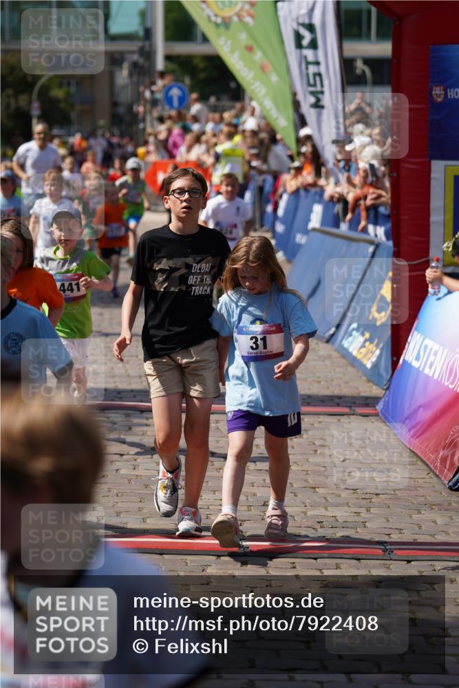 13.06.2025 - Holstenköstenlauf Felixshl http://msf.ph/oto/7922408 13.06.2025 15:37:29 Laufen 31, 44, 60, 84, 176, 177, 273, 279, 286, 824, 947, 1199, 1378, 1411, 1437, 1441, 1446, 1447, 1863 meine-sportfotos.de