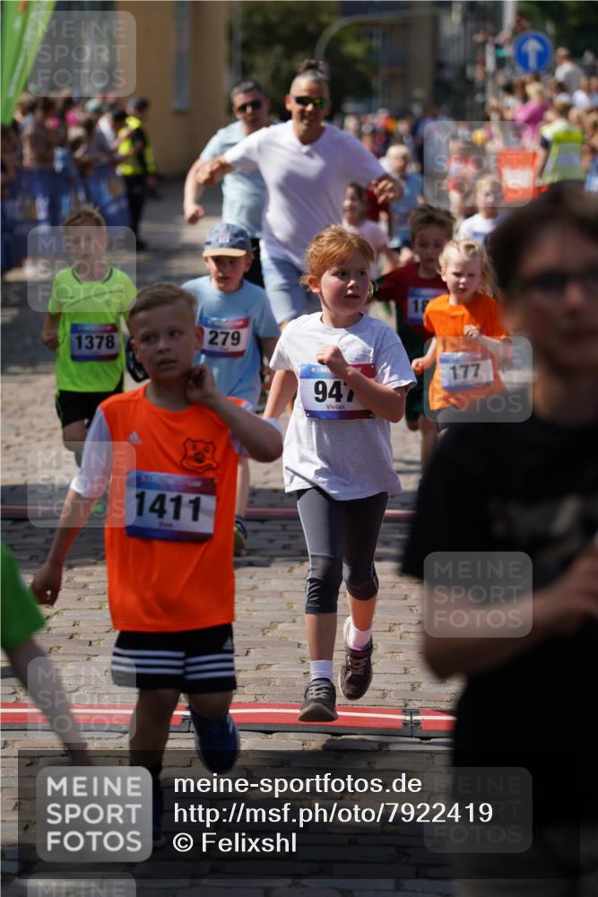 13.06.2025 - Holstenköstenlauf Felixshl http://msf.ph/oto/7922419 13.06.2025 15:37:32 Laufen 44, 84, 177, 279, 286, 824, 947, 1199, 1378, 1411, 1437, 1441, 1447, 1801, 1863 meine-sportfotos.de