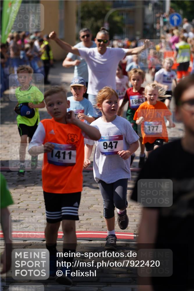 13.06.2025 - Holstenköstenlauf Felixshl http://msf.ph/oto/7922420 13.06.2025 15:37:32 Laufen 44, 84, 177, 279, 286, 824, 947, 1199, 1378, 1411, 1437, 1441, 1447, 1801, 1863 meine-sportfotos.de