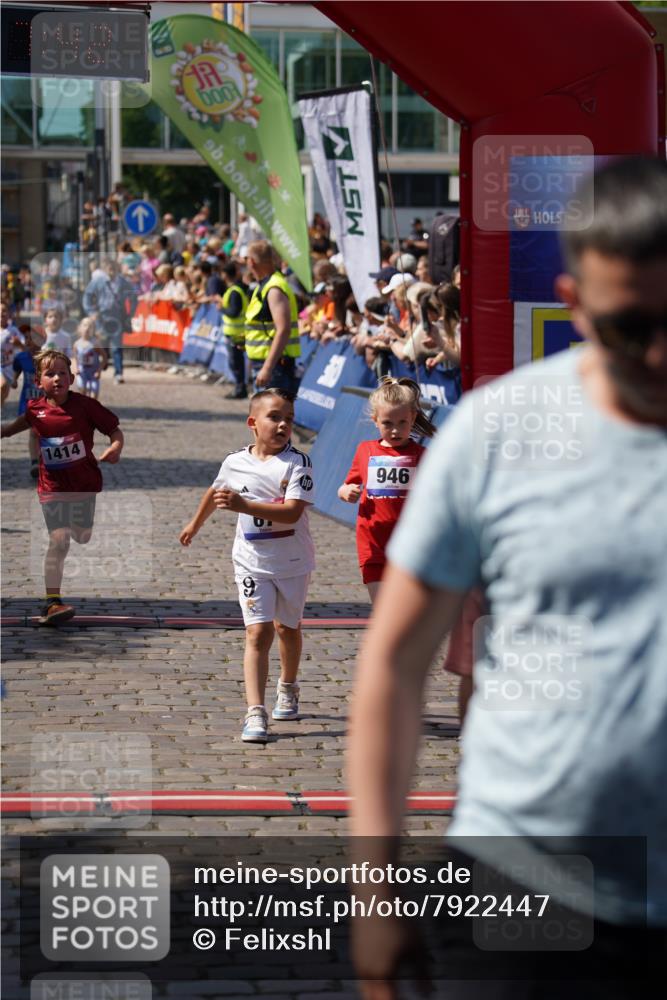 13.06.2025 - Holstenköstenlauf Felixshl http://msf.ph/oto/7922447 13.06.2025 15:37:42 Laufen 67, 825, 831, 833, 945, 946, 1161, 1376, 1414, 1801, 1941 meine-sportfotos.de