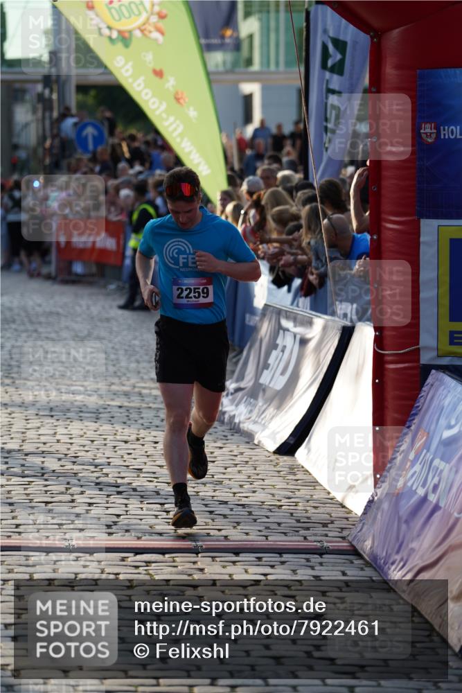 13.06.2025 - Holstenköstenlauf Felixshl http://msf.ph/oto/7922461 13.06.2025 19:49:03 Laufen 2062, 2097, 2259, 3238 meine-sportfotos.de