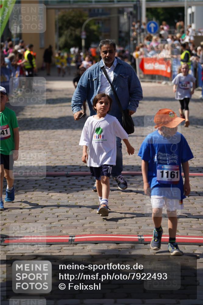 13.06.2025 - Holstenköstenlauf Felixshl http://msf.ph/oto/7922493 13.06.2025 15:37:52 Laufen 3, 39, 833, 942, 1376, 1827, 1941 meine-sportfotos.de