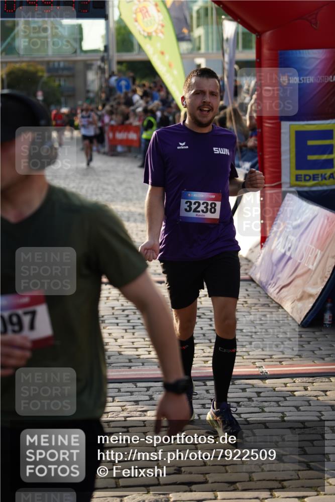 13.06.2025 - Holstenköstenlauf Felixshl http://msf.ph/oto/7922509 13.06.2025 19:49:11 Laufen 2097, 3216, 3238 meine-sportfotos.de