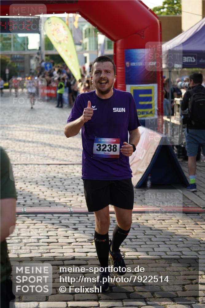 13.06.2025 - Holstenköstenlauf Felixshl http://msf.ph/oto/7922514 13.06.2025 19:49:11 Laufen 2097, 3216, 3238 meine-sportfotos.de