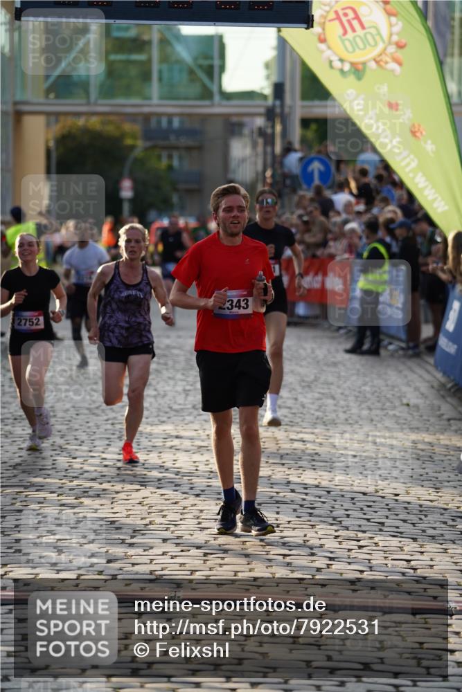13.06.2025 - Holstenköstenlauf Felixshl http://msf.ph/oto/7922531 13.06.2025 19:49:23 Laufen 2211, 2216, 2343, 2528, 2548, 2752, 2839, 2944 meine-sportfotos.de