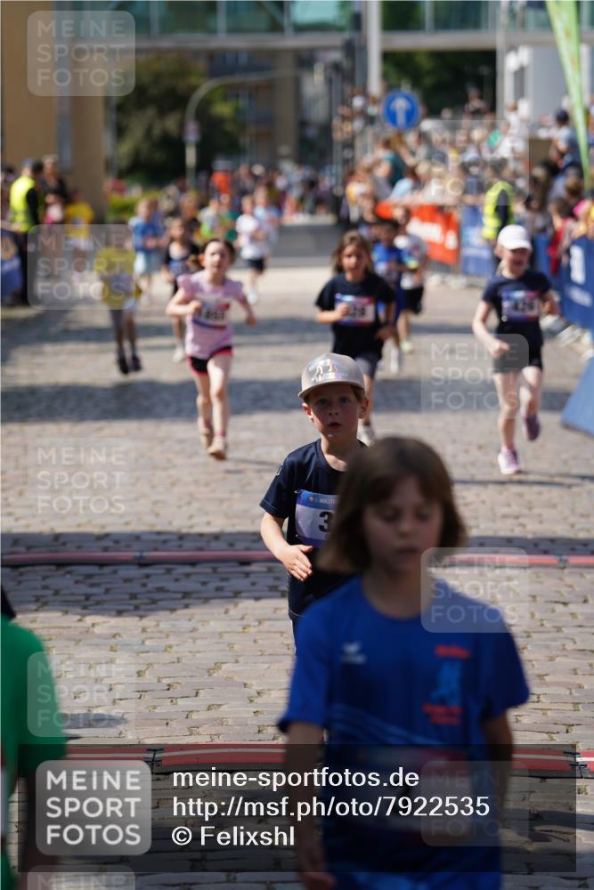 13.06.2025 - Holstenköstenlauf Felixshl http://msf.ph/oto/7922535 13.06.2025 15:38:00 Laufen 39, 42, 426, 428, 429, 572, 675, 1198, 1827, 1855 meine-sportfotos.de