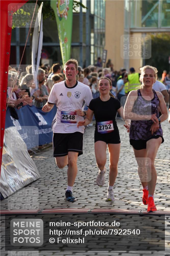 13.06.2025 - Holstenköstenlauf Felixshl http://msf.ph/oto/7922540 13.06.2025 19:49:24 Laufen 2211, 2216, 2343, 2528, 2548, 2752, 2839, 2944, 3792 meine-sportfotos.de