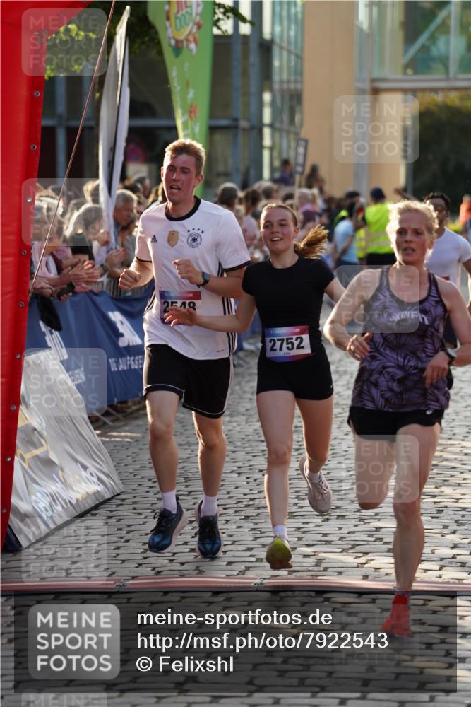 13.06.2025 - Holstenköstenlauf Felixshl http://msf.ph/oto/7922543 13.06.2025 19:49:25 Laufen 2211, 2216, 2343, 2528, 2548, 2752, 2839, 2944, 3792 meine-sportfotos.de