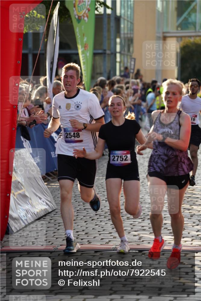 13.06.2025 - Holstenköstenlauf Felixshl http://msf.ph/oto/7922545 13.06.2025 19:49:25 Laufen 2211, 2216, 2343, 2528, 2548, 2752, 2839, 2944, 3792 meine-sportfotos.de