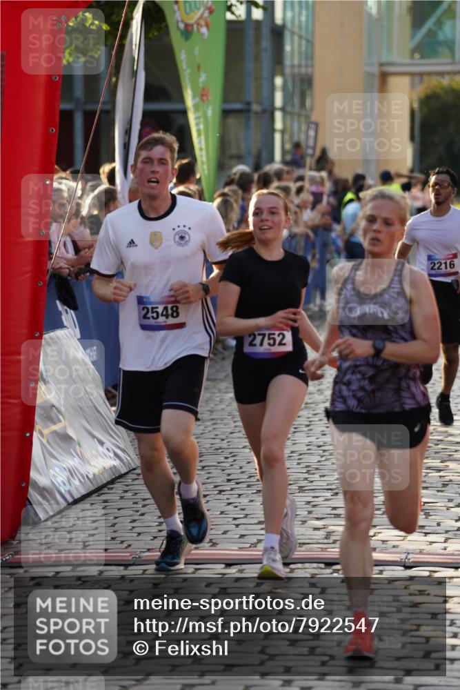 13.06.2025 - Holstenköstenlauf Felixshl http://msf.ph/oto/7922547 13.06.2025 19:49:25 Laufen 2211, 2216, 2343, 2528, 2548, 2752, 2839, 2944, 3792 meine-sportfotos.de