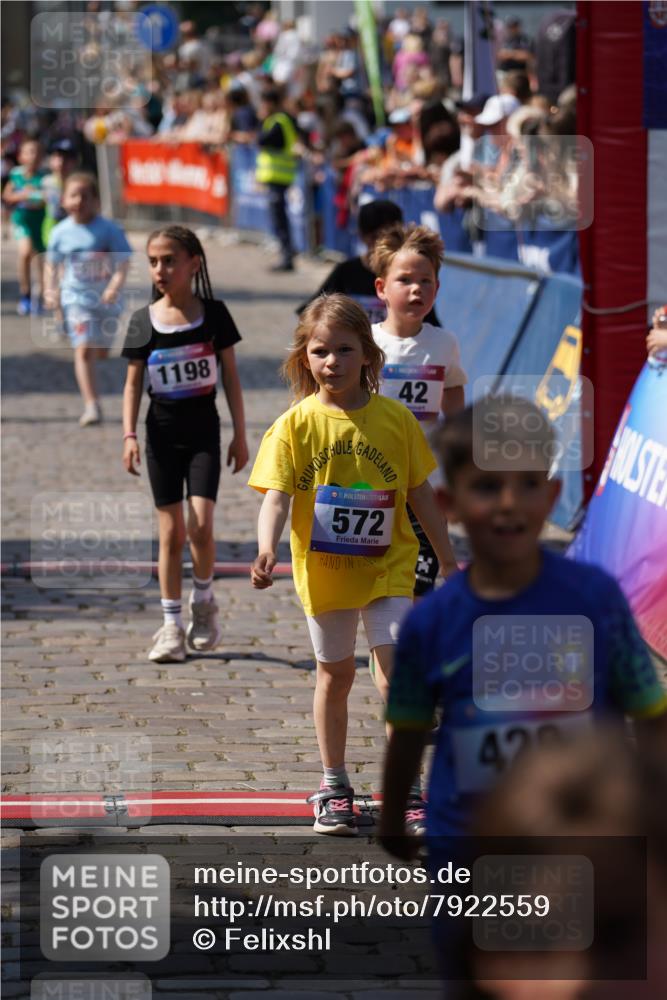 13.06.2025 - Holstenköstenlauf Felixshl http://msf.ph/oto/7922559 13.06.2025 15:38:07 Laufen 36, 42, 272, 417, 421, 429, 564, 572, 675, 834, 1198, 1440, 1894 meine-sportfotos.de