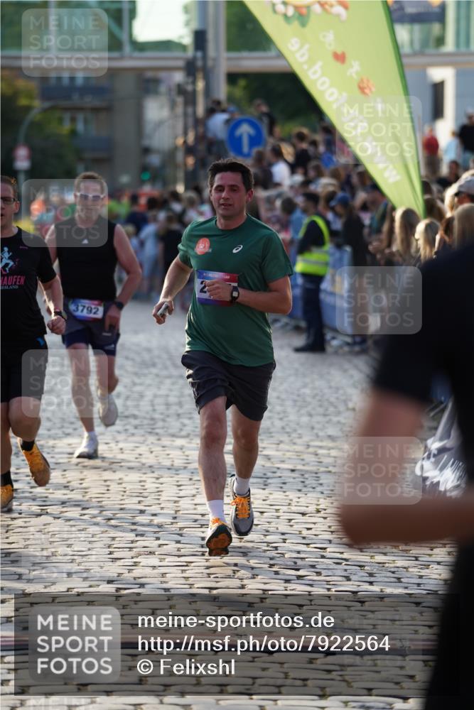 13.06.2025 - Holstenköstenlauf Felixshl http://msf.ph/oto/7922564 13.06.2025 19:49:29 Laufen 2211, 2216, 2528, 2548, 2752, 2839, 2944, 3229, 3792 meine-sportfotos.de