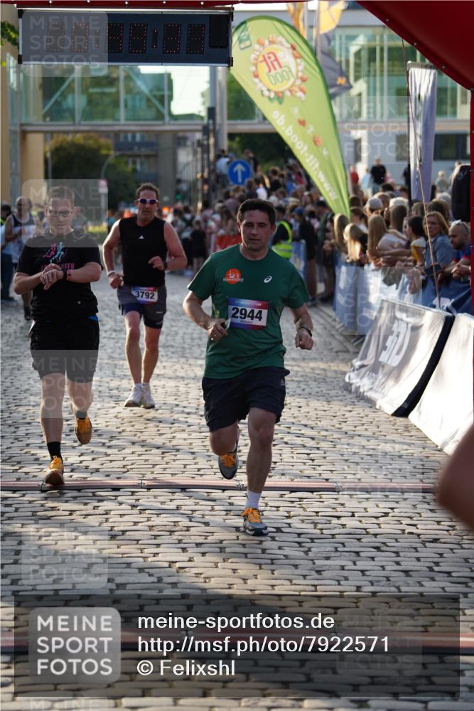 13.06.2025 - Holstenköstenlauf Felixshl http://msf.ph/oto/7922571 13.06.2025 19:49:30 Laufen 2216, 2839, 2944, 3229, 3792 meine-sportfotos.de