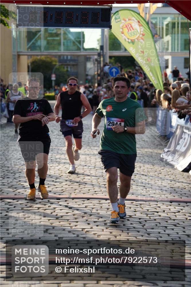13.06.2025 - Holstenköstenlauf Felixshl http://msf.ph/oto/7922573 13.06.2025 19:49:30 Laufen 2216, 2839, 2944, 3229, 3792 meine-sportfotos.de