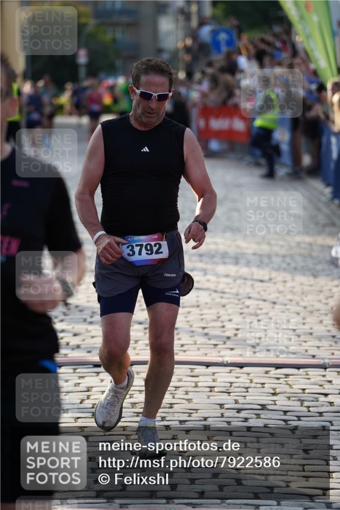 13.06.2025 - Holstenköstenlauf Felixshl http://msf.ph/oto/7922586 13.06.2025 19:49:32 Laufen 2839, 2944, 3229, 3792, 3824 meine-sportfotos.de