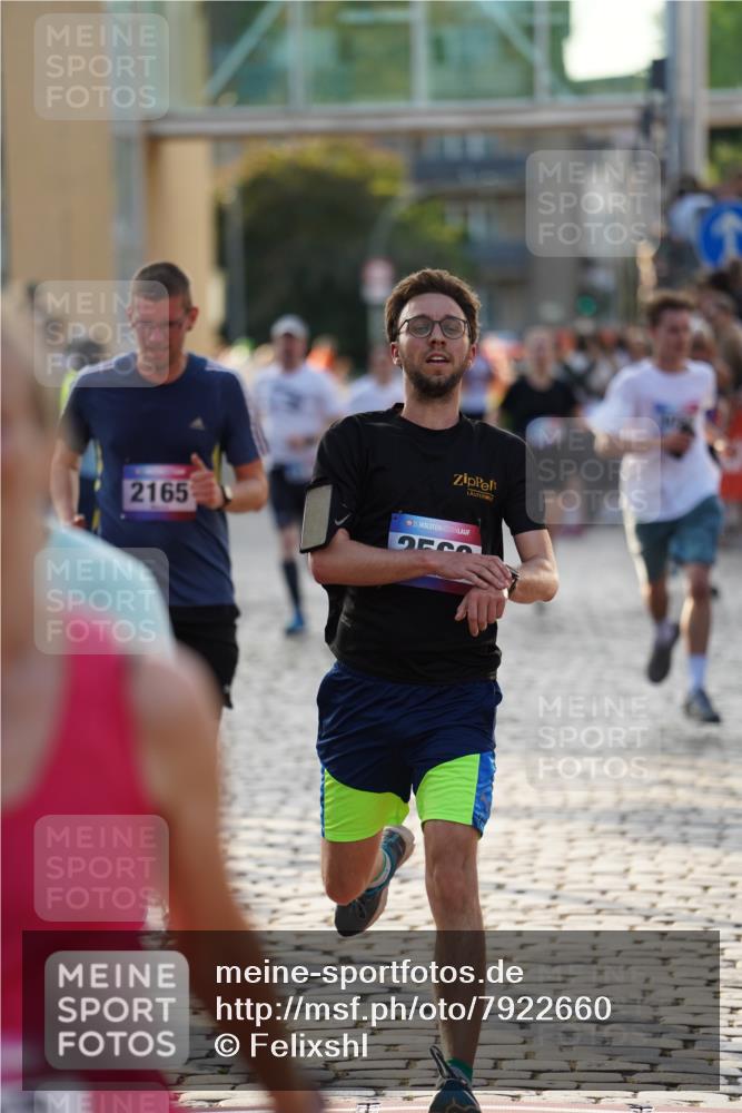 13.06.2025 - Holstenköstenlauf Felixshl http://msf.ph/oto/7922660 13.06.2025 19:49:51 Laufen 2165, 2197, 2347, 2415, 2569, 2713, 3029, 3049, 3050 meine-sportfotos.de