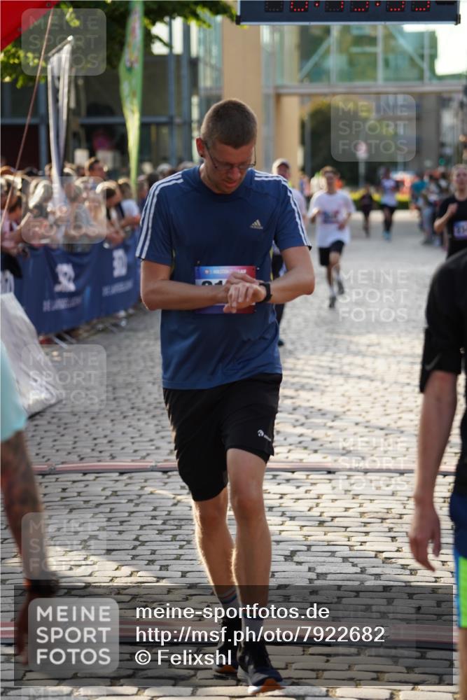 13.06.2025 - Holstenköstenlauf Felixshl http://msf.ph/oto/7922682 13.06.2025 19:49:54 Laufen 2165, 2347, 2415, 2569, 2713, 3049, 3050 meine-sportfotos.de