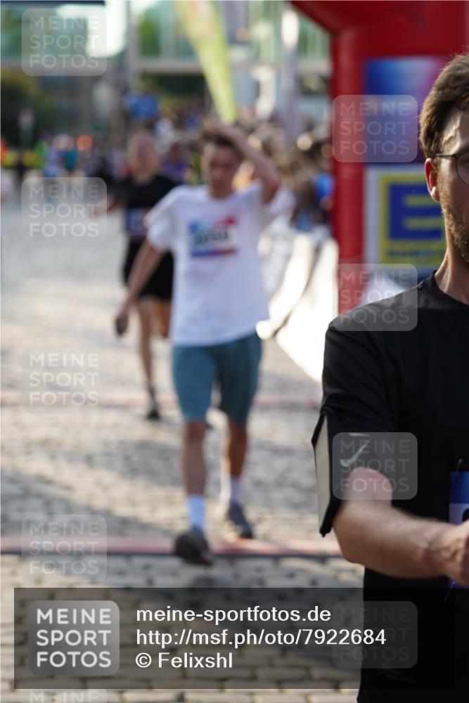 13.06.2025 - Holstenköstenlauf Felixshl http://msf.ph/oto/7922684 13.06.2025 19:49:56 Laufen 2165, 2347, 2415, 2713, 3049, 3050 meine-sportfotos.de