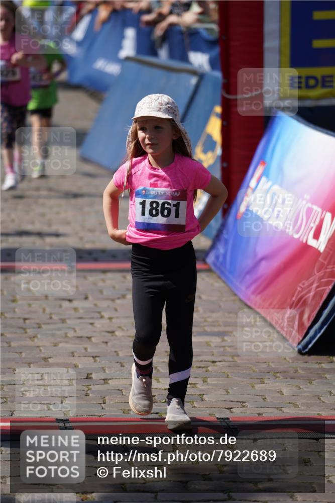 13.06.2025 - Holstenköstenlauf Felixshl http://msf.ph/oto/7922689 13.06.2025 15:38:37 Laufen 16, 33, 98, 278, 1159, 1192, 1193, 1195, 1435, 1443, 1870, 1929 meine-sportfotos.de