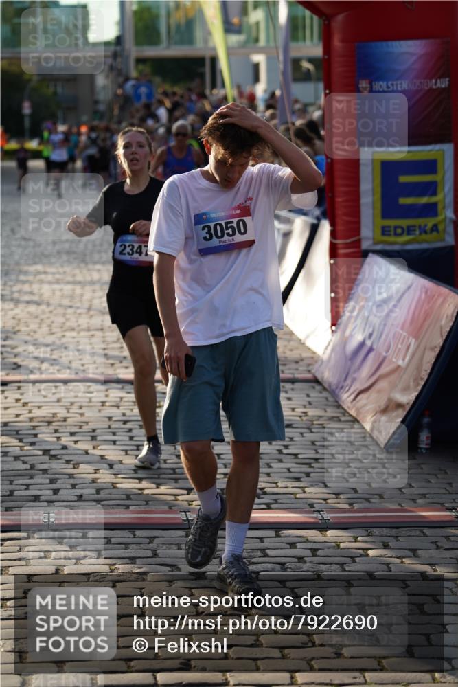 13.06.2025 - Holstenköstenlauf Felixshl http://msf.ph/oto/7922690 13.06.2025 19:49:57 Laufen 2215, 2347, 2415, 2713, 3049, 3050 meine-sportfotos.de